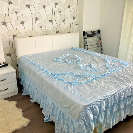 Stunning Felicia Guarantees A Wonderful Holiday In A Prime Location