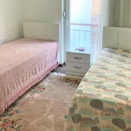 Stunning Felicia Guarantees A Wonderful Holiday In A Prime Location